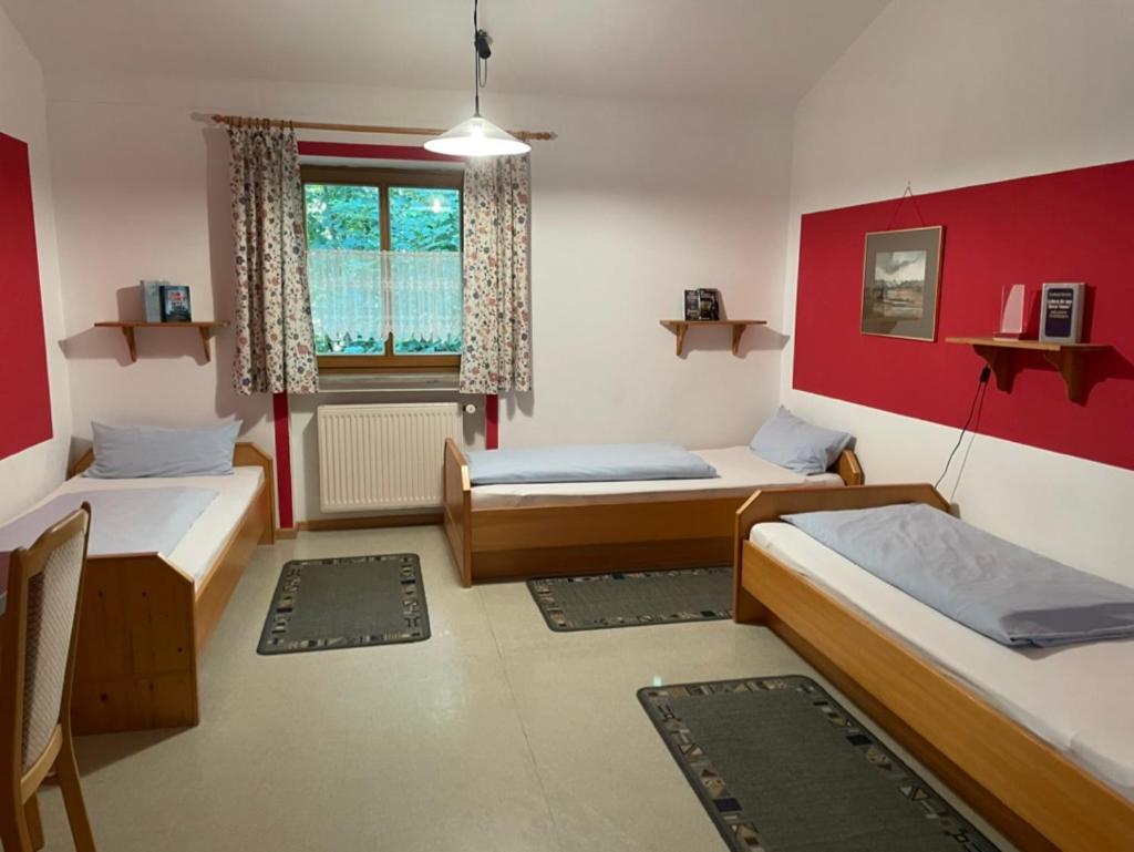 Krug'S Family Hostel Und Restaurant Weilheim in Oberbayern Exterior foto