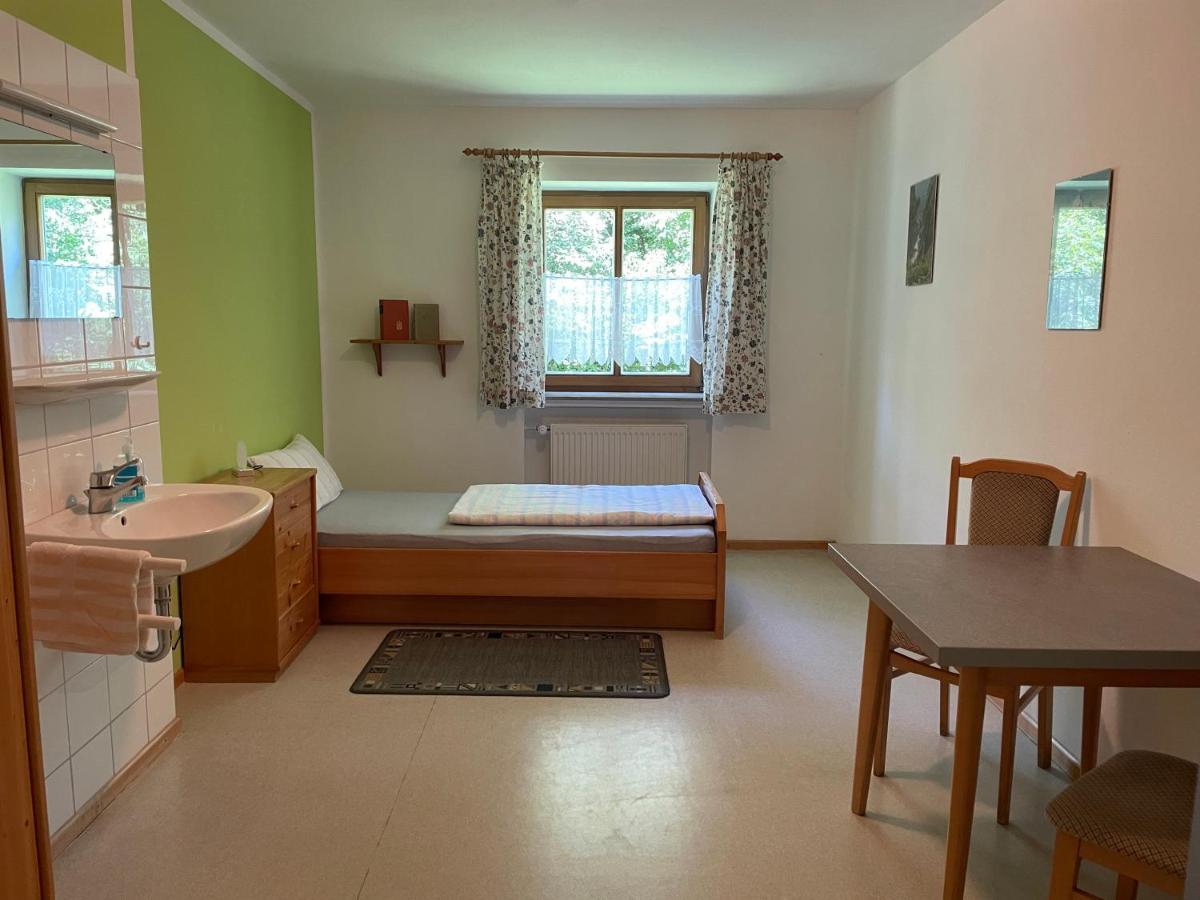 Krug'S Family Hostel Und Restaurant Weilheim in Oberbayern Exterior foto