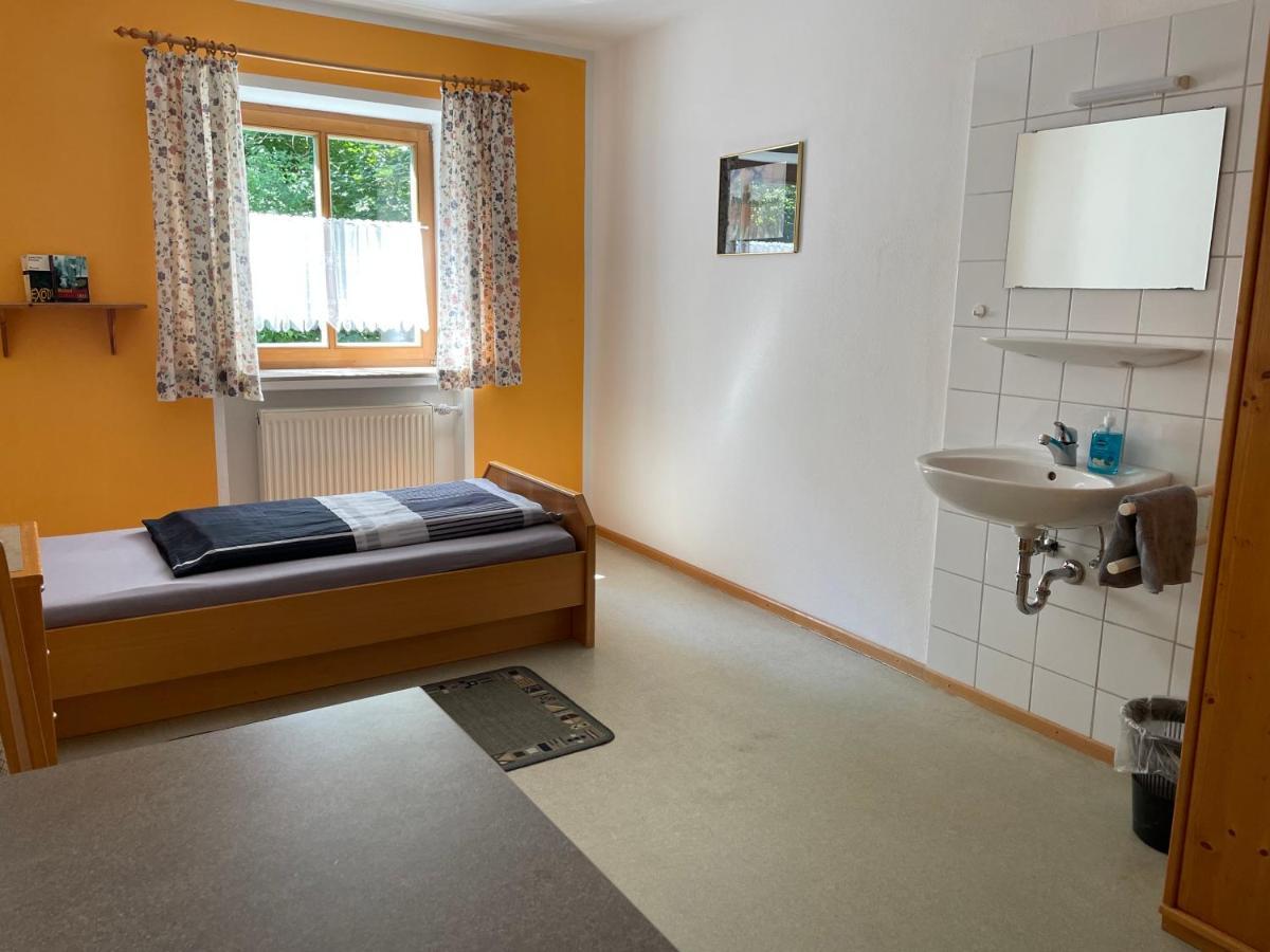 Krug'S Family Hostel Und Restaurant Weilheim in Oberbayern Exterior foto